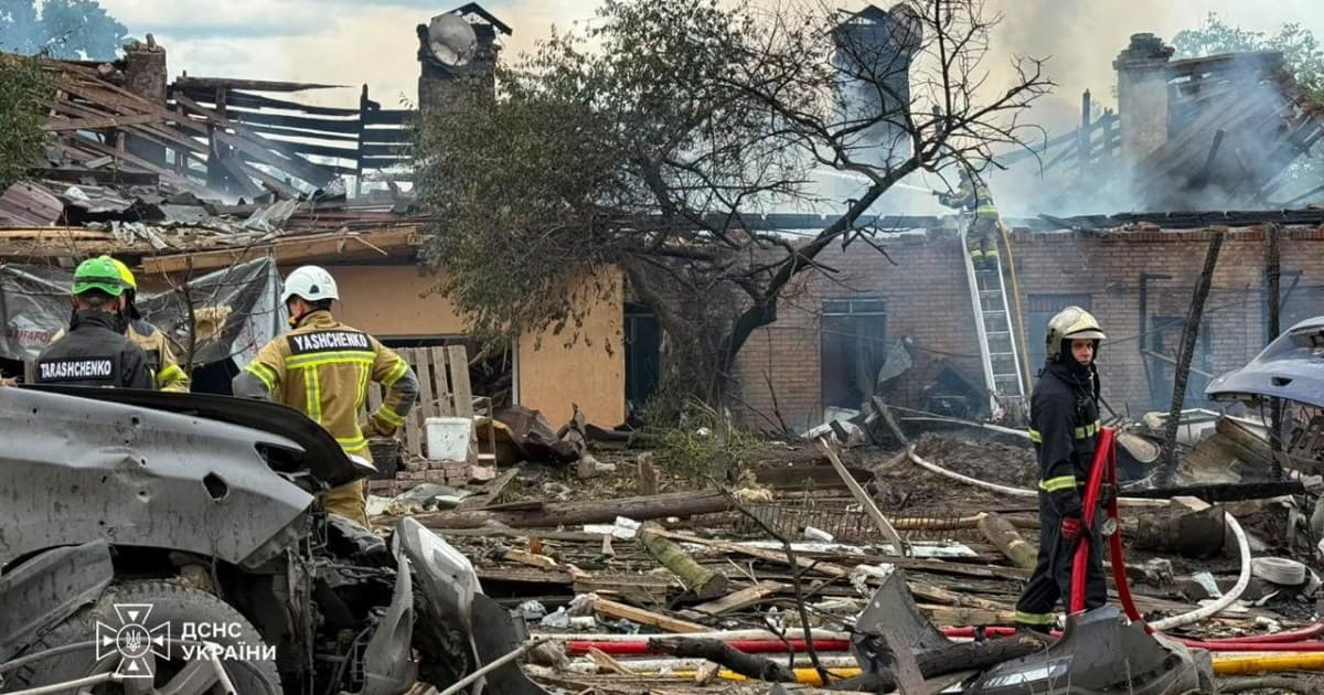 Росія вдарила по Києву балістичними ракетами: у місті спалахнули пожежі
