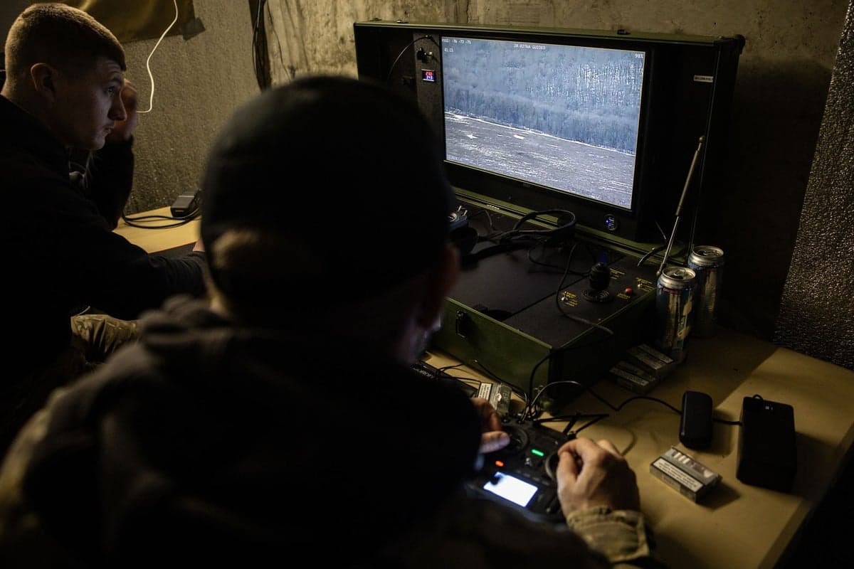 Бойовий робот Droid TW-7.62 знищив дрони та відбив атаку російської піхоти