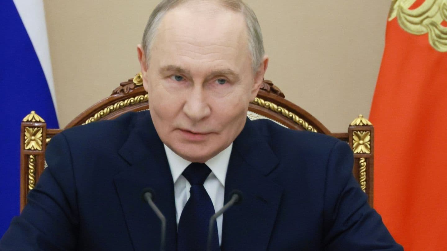 Путін оголосив 32-годинне перемир'я на Великдень: Зеленський підтвердив готовність України