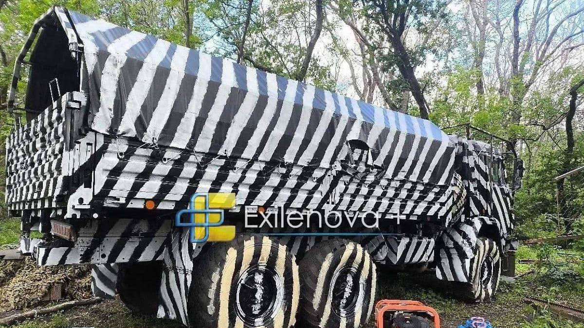 Росія фарбує КамАЗи «під зебру»: засліплювальний камуфляж Першої світової проти українських дронів