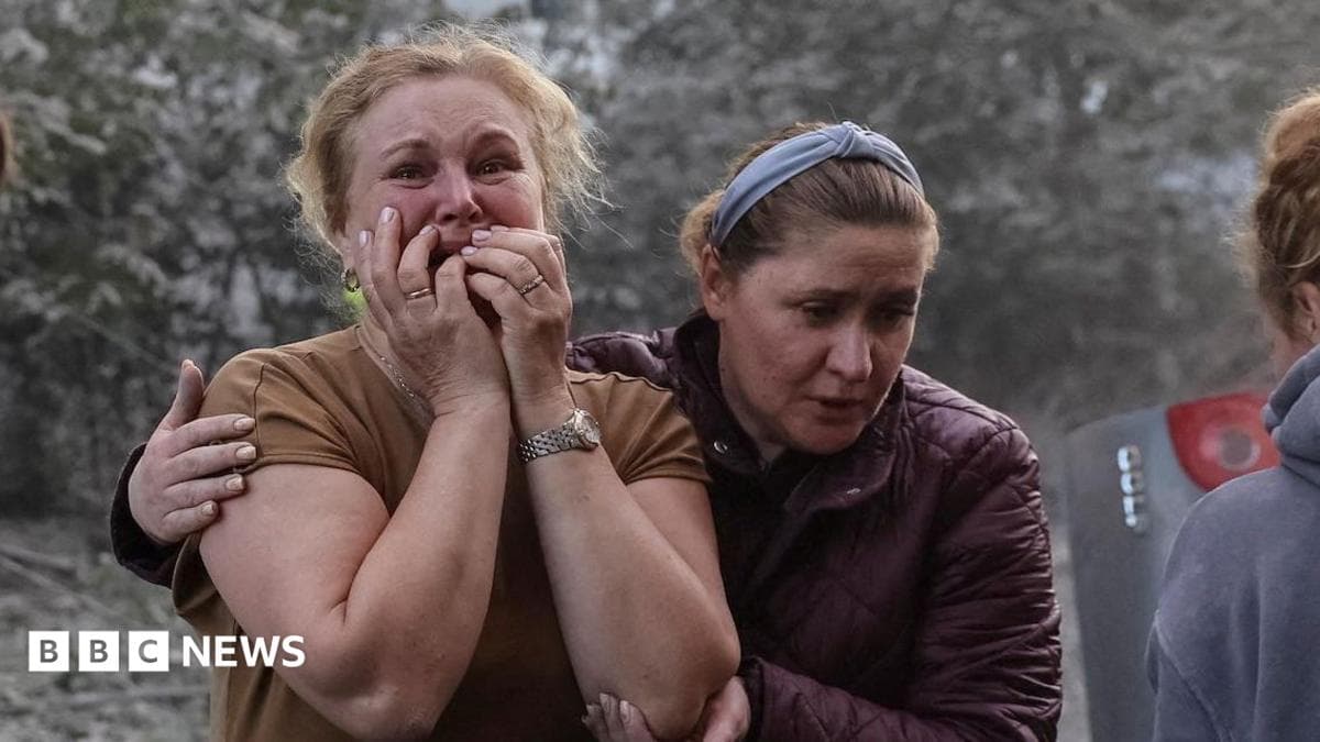 Вісім загиблих у масованому ударі Росії: ракета впала на польській землі
