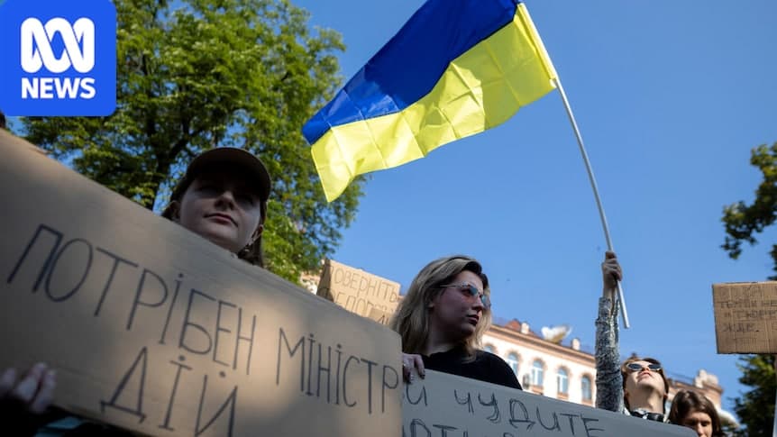 Після відставки Федорова в Україні спалахнули протести: міністр звинуватив Сирського у «розколі країни»