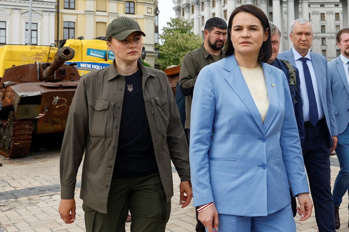 Тихановська прибула до Києва в день наймасовішого удару: Макрон попередив Лукашенка