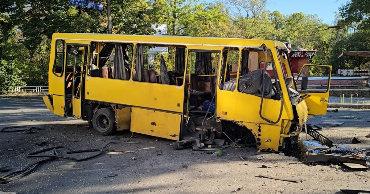 Дрон влучив у маршрутку в Херсоні: четверо загиблих, удари — ще по Запоріжжю та Одесі
