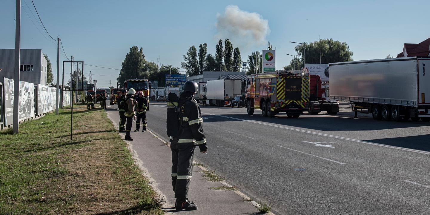 Дрон спалив склад із книгами видавців, велосипедист загинув у Києві — атаки тривають другу добу