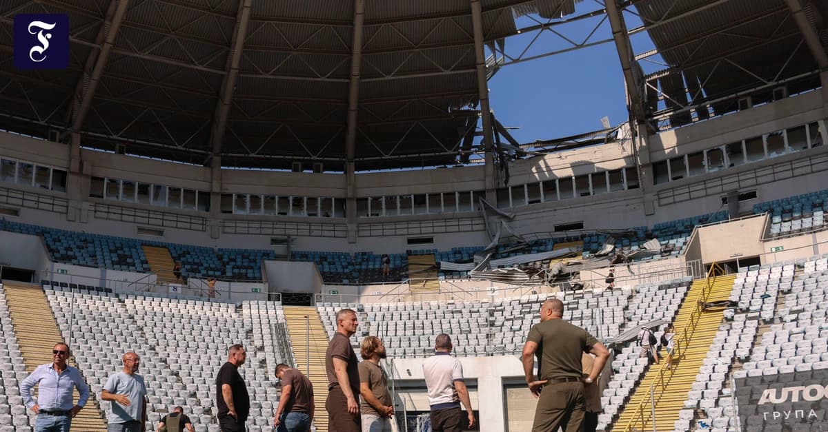 Ракета влучила в стадіон «Чорноморець» в Одесі: дах пробитий, одна постраждала