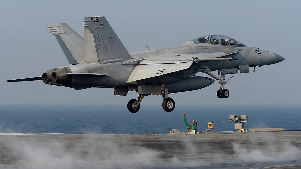 600 дронів по Москві, F-18 збив апарат над Румунією: Зеленський вимагає 5% Patriot