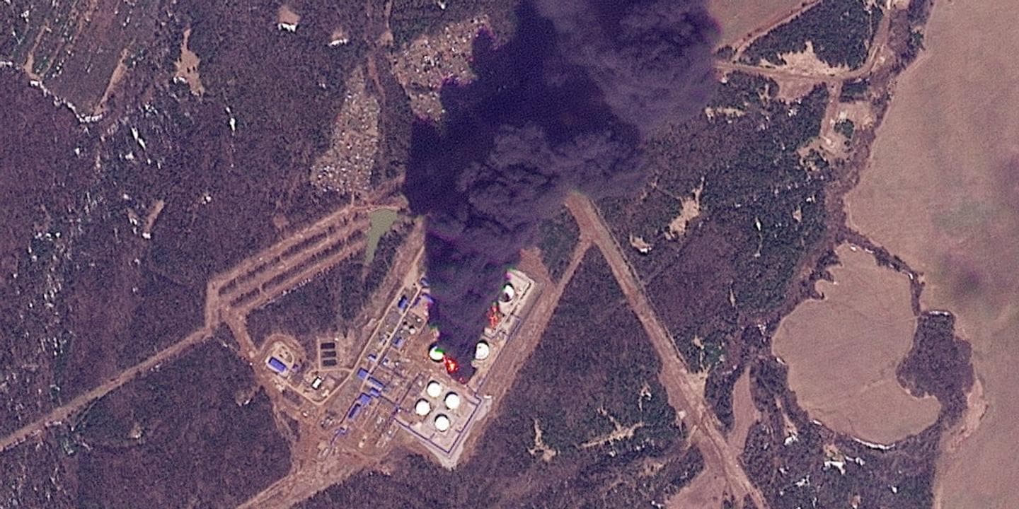 Дрони вдарили по Лукойл у Пермі, Трамп і Путін обговорили перемир'я 9 травня