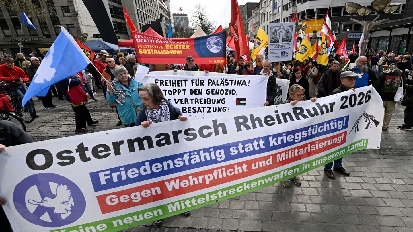 Десятки тисяч людей вийшли на мирні марші Великодня у понад 100 містах Німеччини