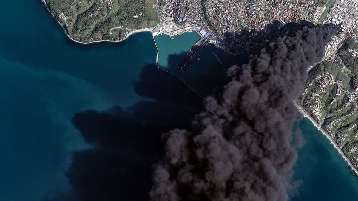 Україна вдруге вдарила по порту Туапсе: пожежа на нафтопереробному заводі, загиблі