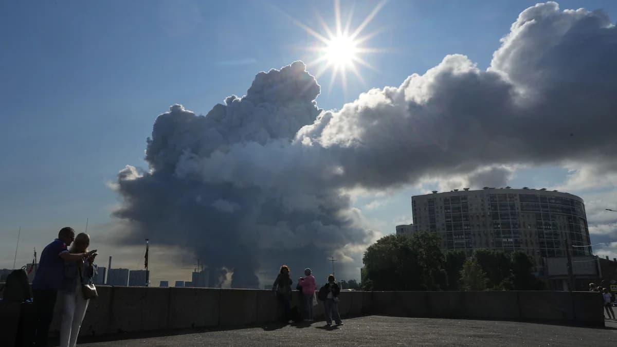 Путін підписав указ про держзахоплення інфраструктури — поки дрони палять склади Ozon по всій Росії