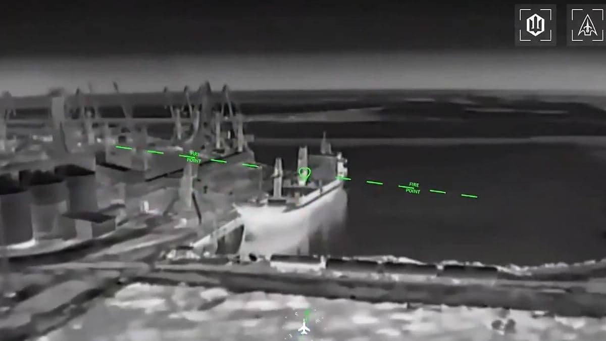 Дрони України вдарили по суднах в Азовському морі: п'ятеро азербайджанців загинули