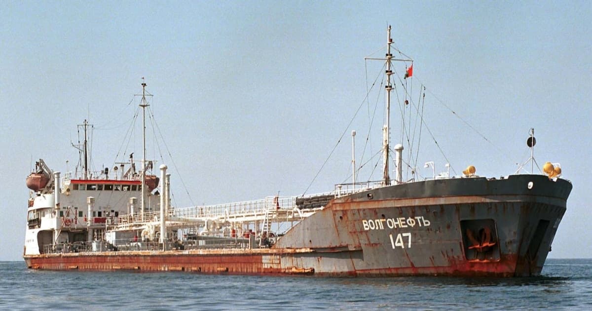 США знову пом'якшили санкції проти нафти Росії попри обіцянки тиску на Кремль