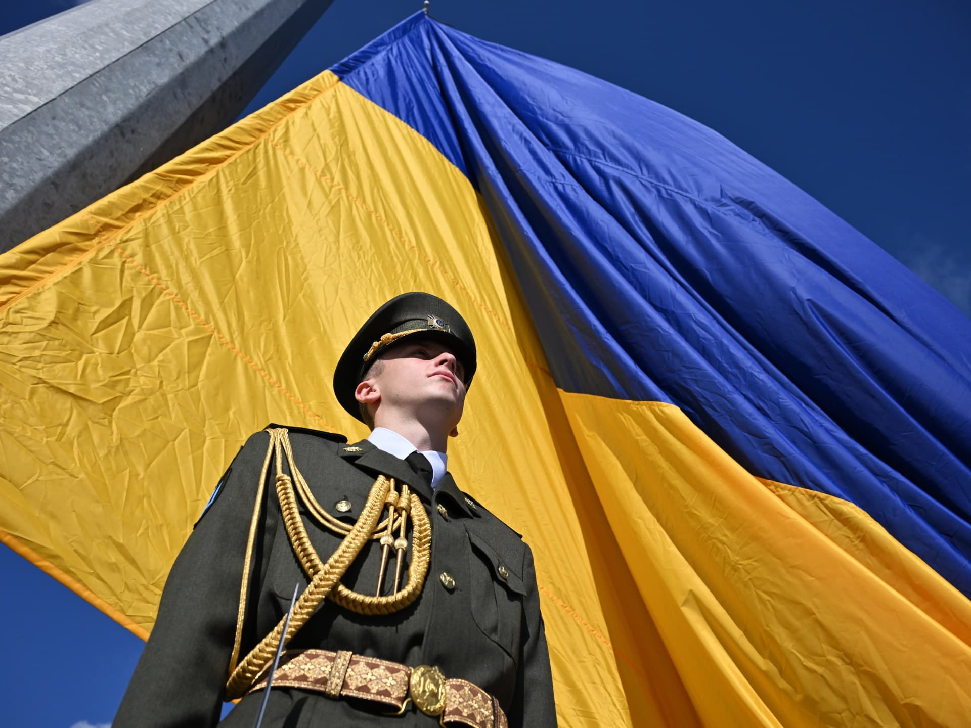 П'ятий рік війни — і синьо-жовті стяги по всій Україні
