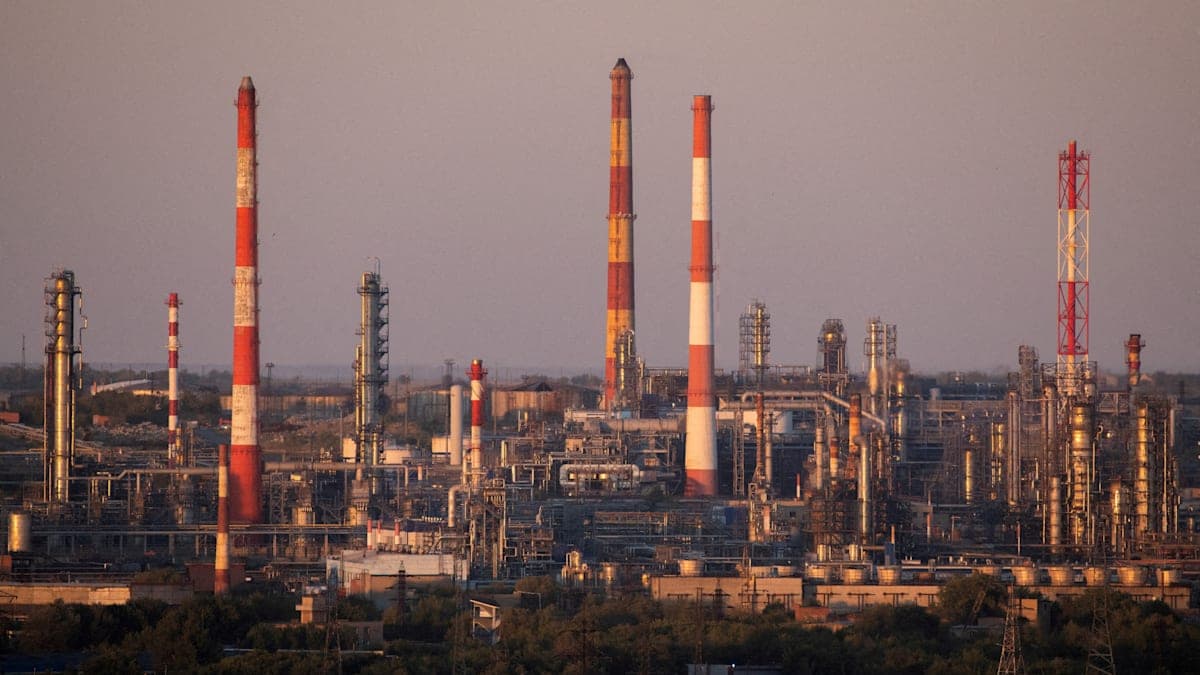 Удари по Уралу: Україна атакувала нафтові об'єкти у Пермі та Орську