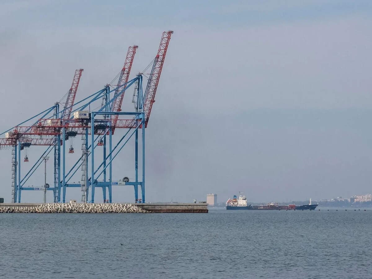 Двоє індійських моряків зникли після удару по судну в Одеському порту