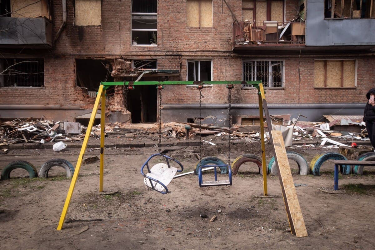 Суми, 17 км від фронту: як війна витіснила дітей із подвір'їв у підвали