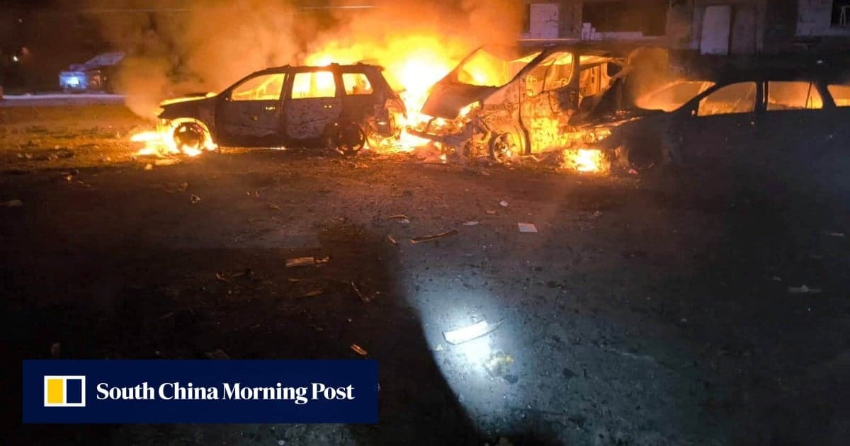 Балістичний удар по Києву: пожежі та троє поранених