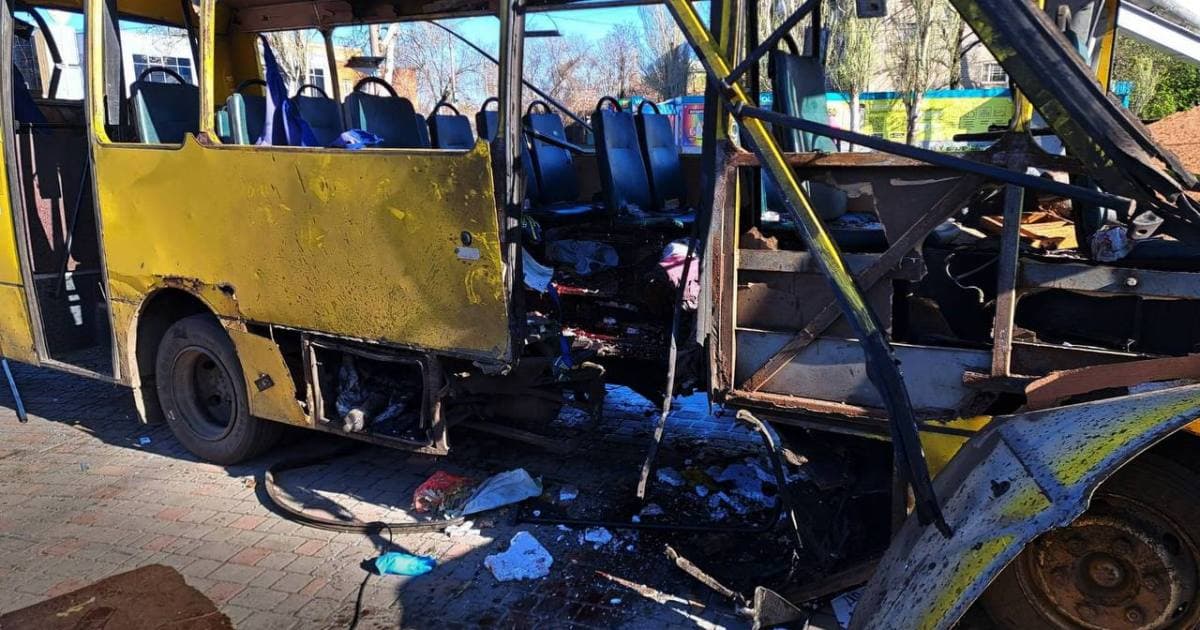 Дрони вбили по троє цивільних в Росії та Україні: удар по автобусу в Нікополі