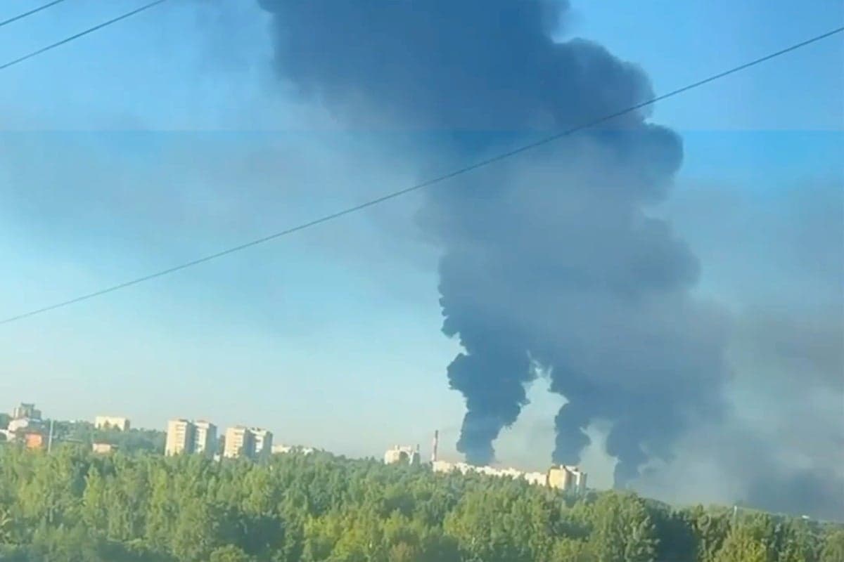 Зеленський підтвердив удари по нафтозаводу в Башкортостані та об'єкту в Ярославській області