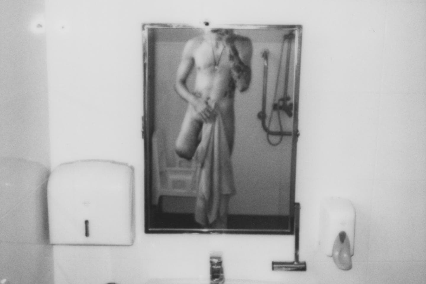 «Нова норма»: поранений фотограф Джордж Іванченко документує відновлення після ампутації