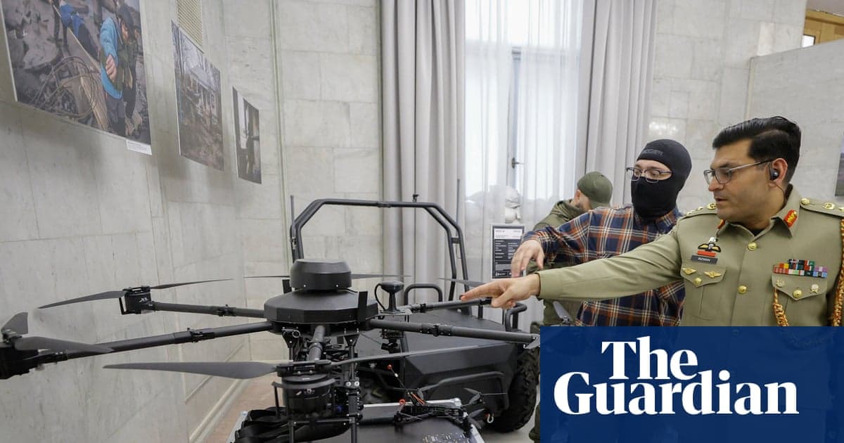 Зеленський: Україна продає надлишок зброї; дрони вдарили по нафтобазах Росії