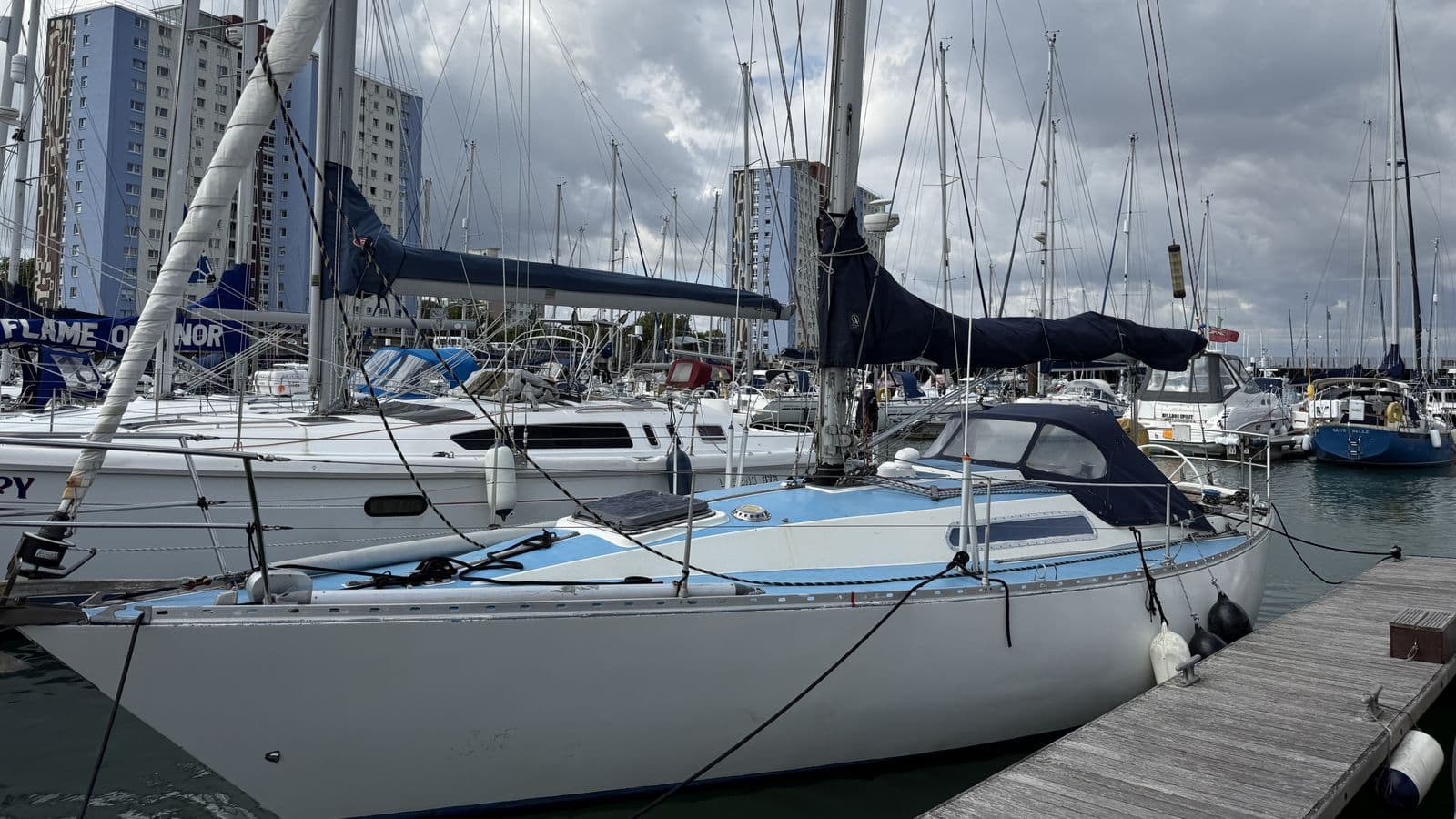 Двох українців засуджено за переправлення мігрантів через Ла-Манш на яхті