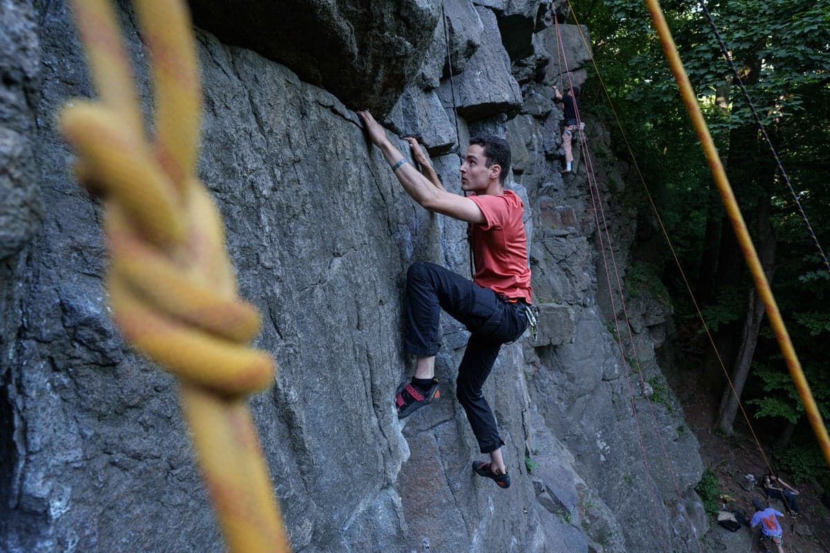 Stoned Climbers: як у воєнній Україні виростає культура скелазіння