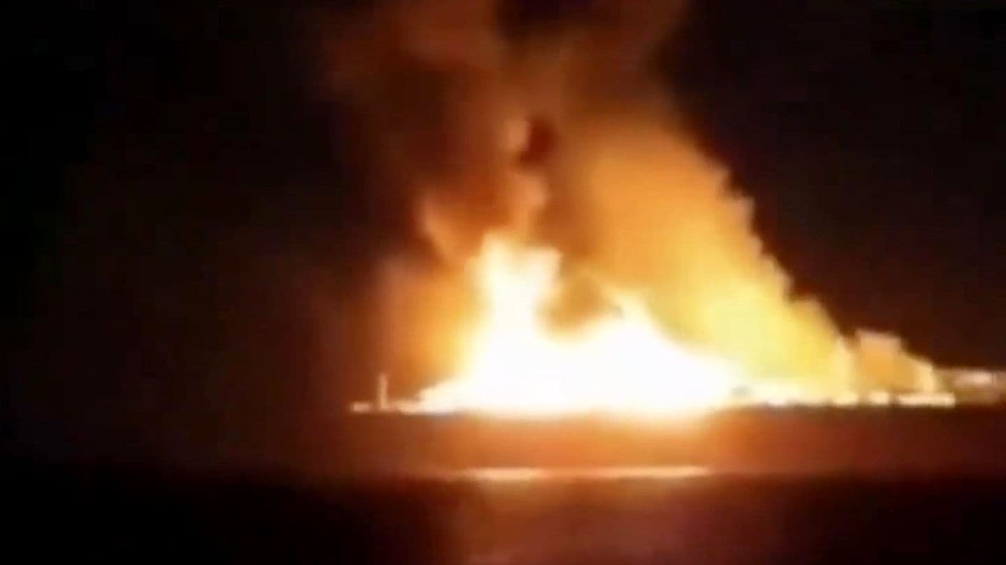 «Arctic Metagaz» у вогні: російський танкер затонув у Середземному морі