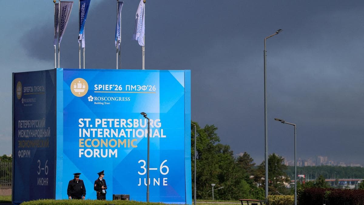 Українські дрони підпалили нафтовий термінал у Петербурзі — місто приймало форум Путіна
