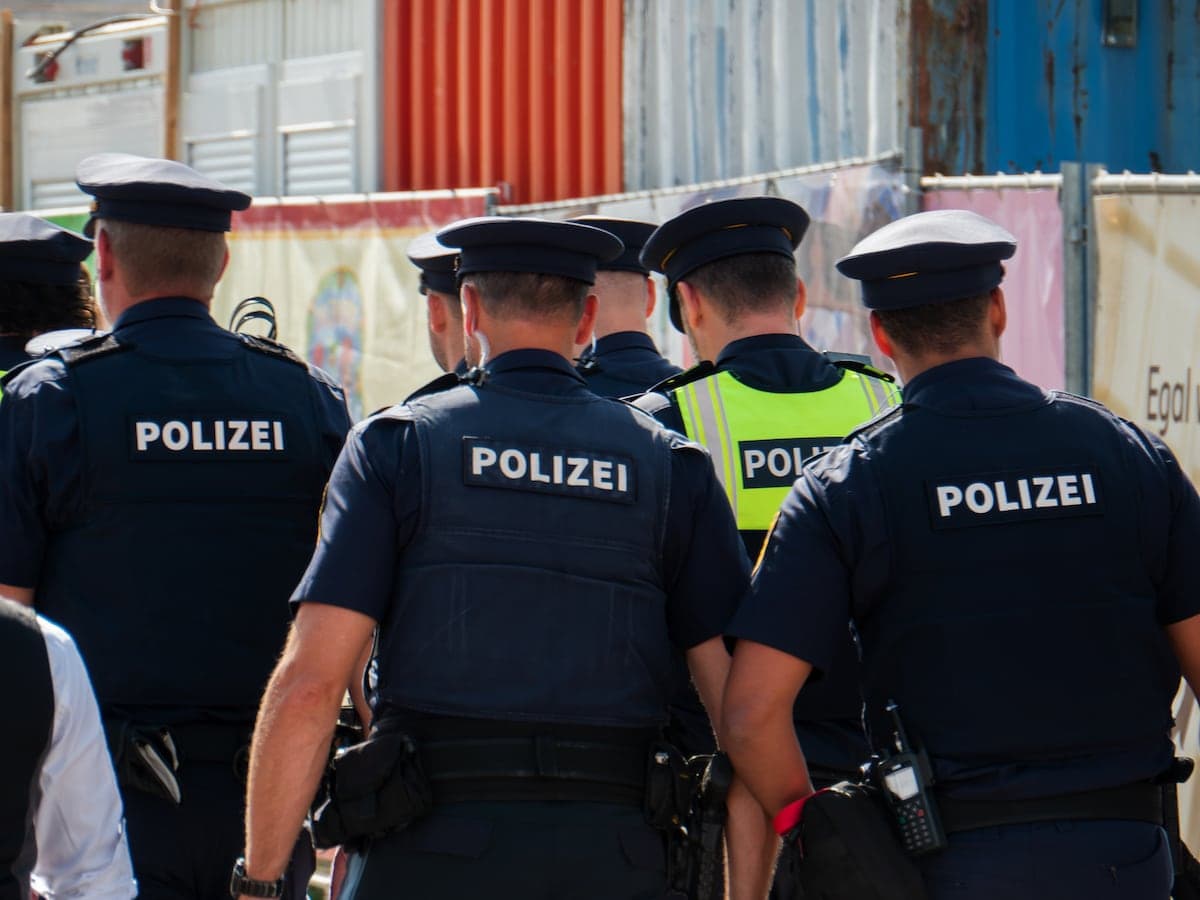 Шпигуни РФ стежили за постачальником дронів для України: арешти в двох країнах