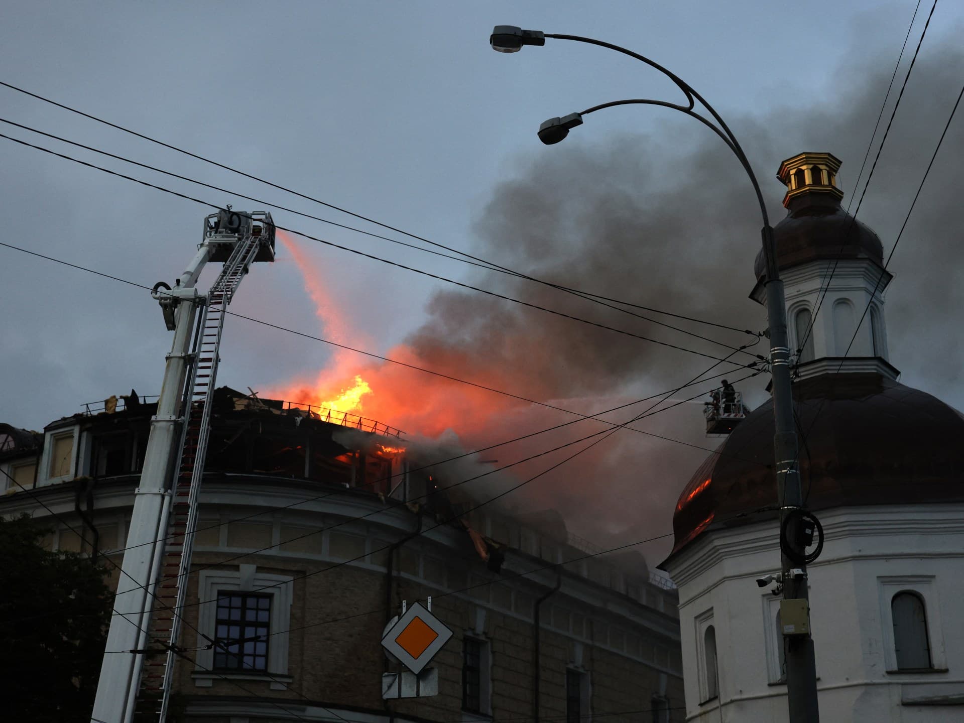 Росія вдарила по Успенському собору Лаври: 9 загиблих, 140 тисяч домогосподарств без світла