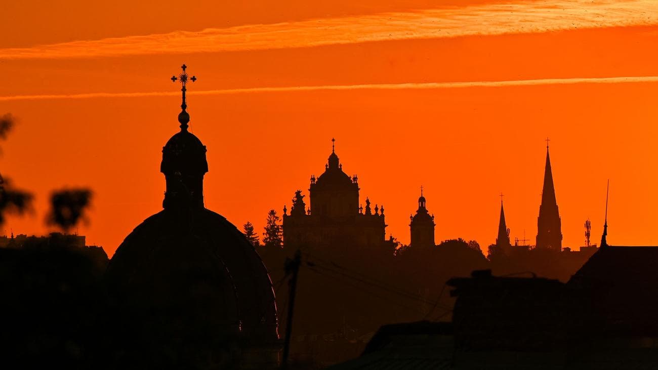 Вибухи у Львові: мер назвав теракт, одна поліцейська загинула