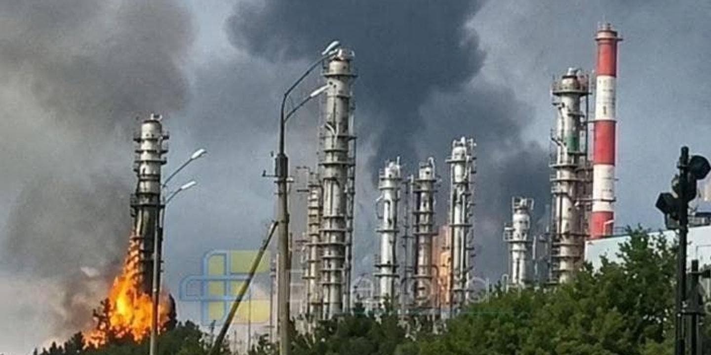 ЗСУ вразили «Сибур», дрон атакував «Антонов» у Лейпцигу, Росія заборонила «Яблуко»