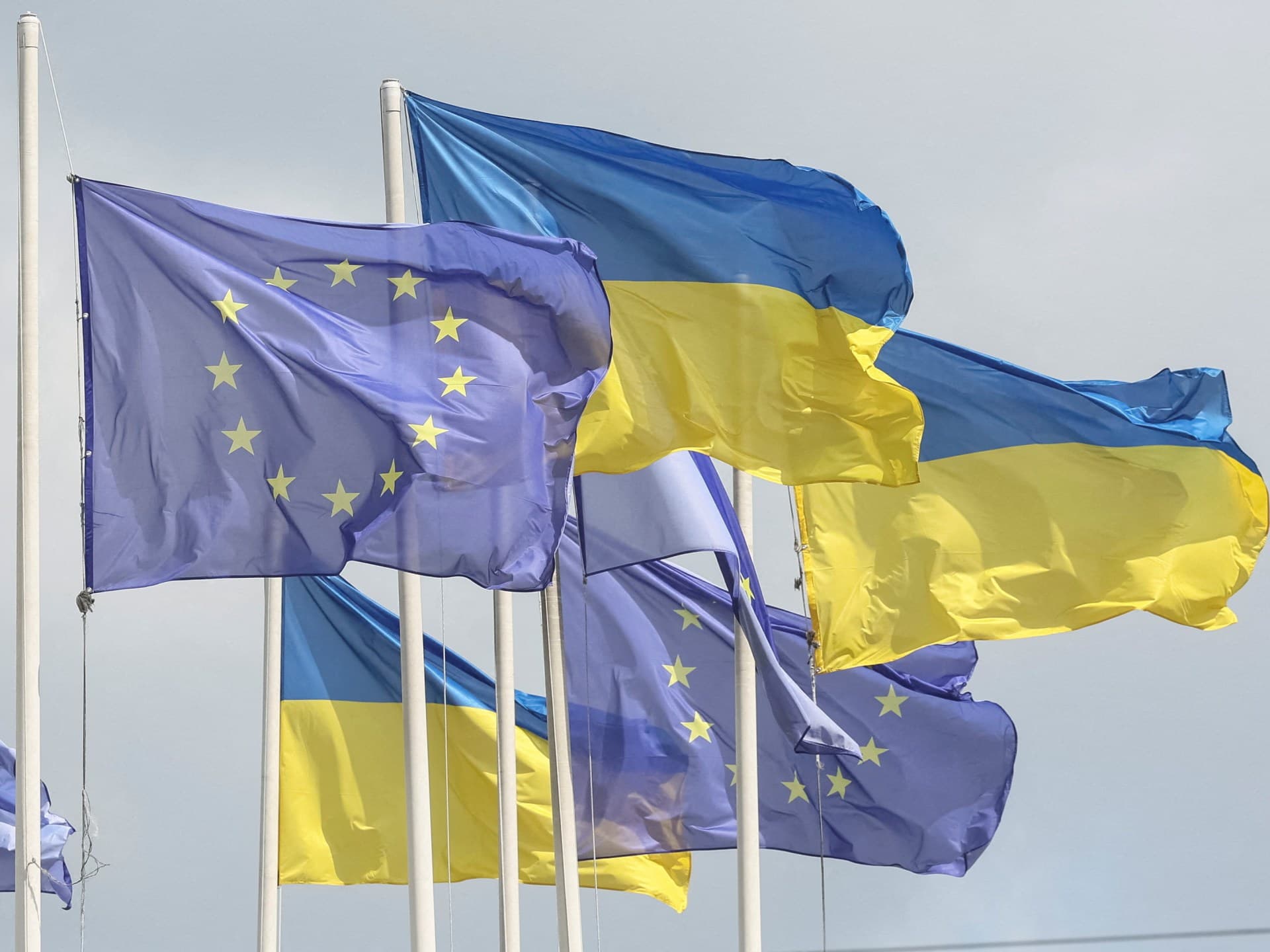ЄС відкрив переговори про вступ України та Молдови