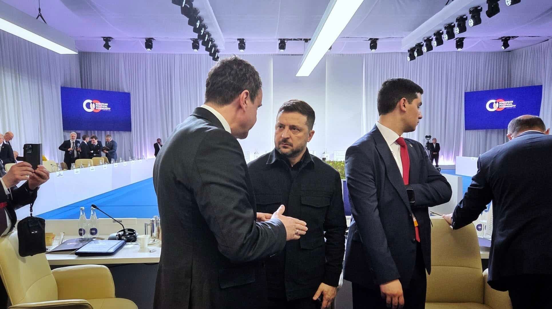 Косово підтримує Україну — Київ його не визнає. Чого коштує сербський діалог
