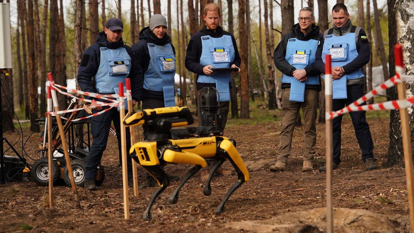 Принц Гаррі відвідав Бучу та випробував дрони зі штучним інтелектом для розмінування