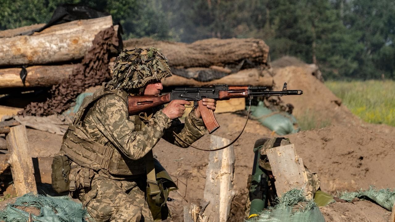 Єврокомісія хоче виключити чоловіків призовного віку зі статусу захисту — на прохання Києва