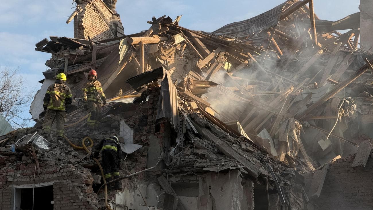 Росія вбила щонайменше вісім людей під час 20-годинних ударів по Дніпру