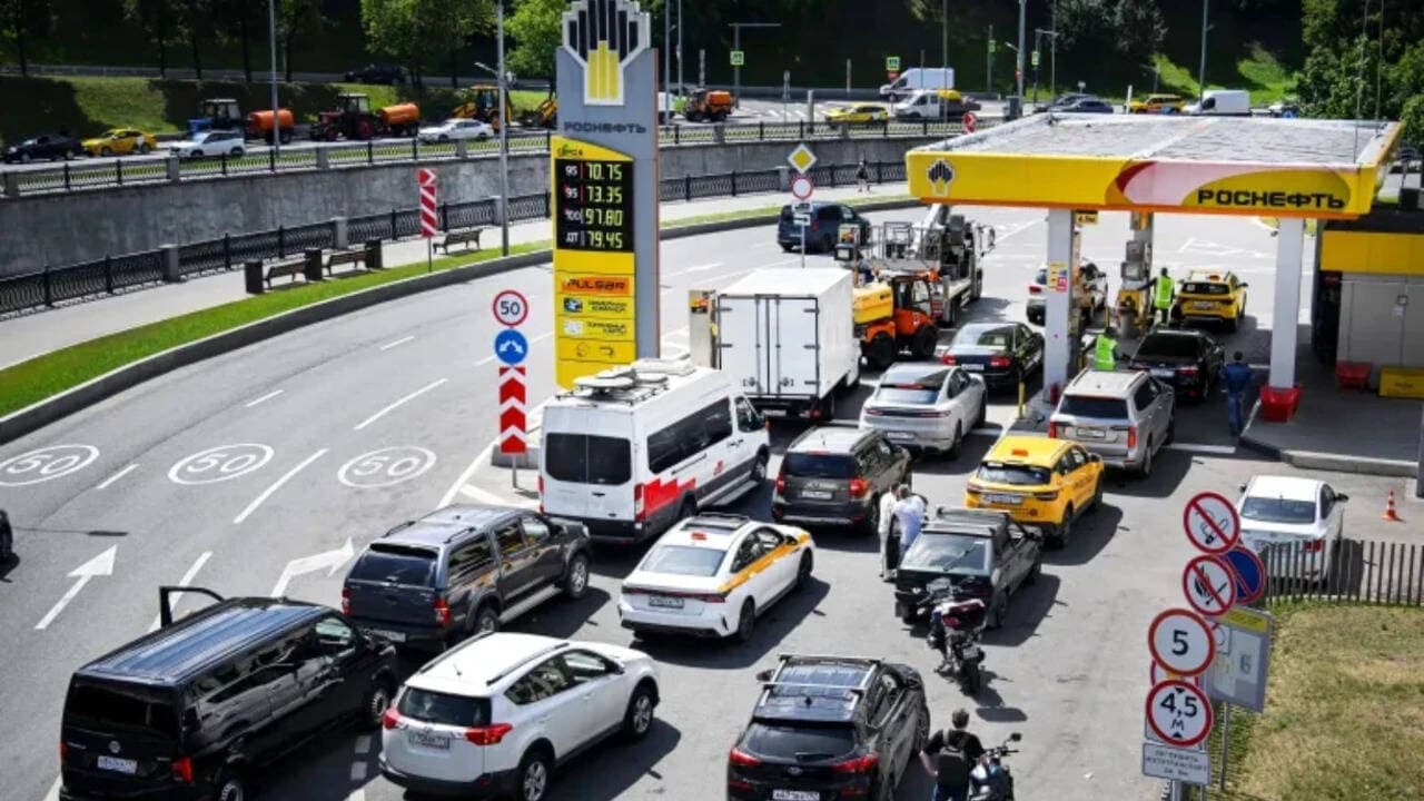 Новосибірська влада закликала перейти на дистанційку через паливну кризу після ударів по НПЗ