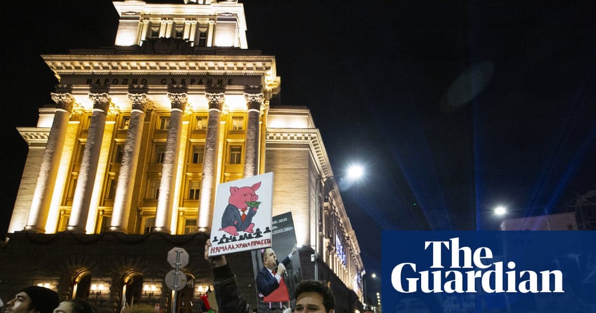 Болгарія обирає парламент вдосьме за п'ять років: проросійський Радев лідирує з 35%