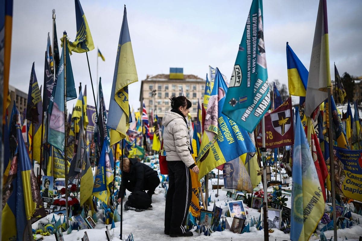 Київ відкинув ядерні звинувачення Москви, Макрон засумнівався в мирі