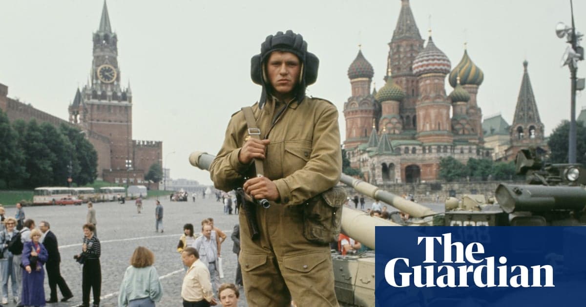 Серпневий путч 1991: горілка, паніка і три дні, що поховали СРСР