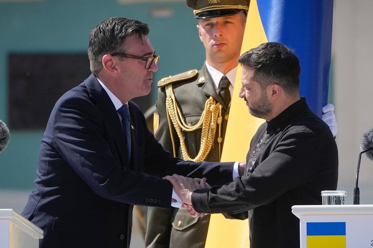 «Хто розпалив цей вогонь?»: Бернем у Києві передає Україні документацію на ракети Scalp