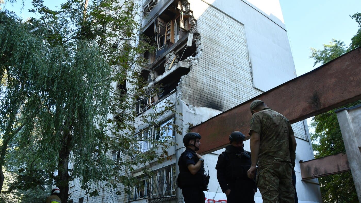 Масований удар по Україні: вісім загиблих, серед них діти — ракета могла влетіти до Польщі