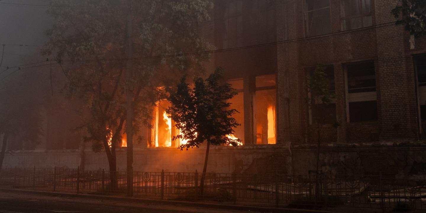 Росія вдарила по Києву «Орєшником»: постраждали офіси ВООЗ та Deutsche Welle