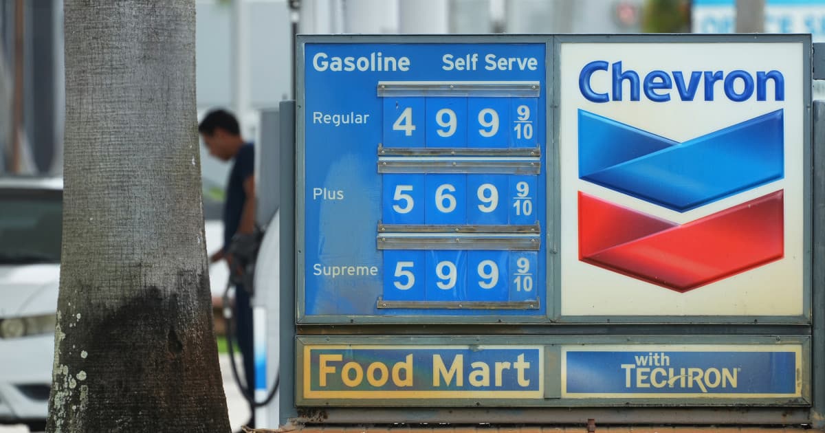 Бензин у США знову по $4/галон: як Іран і Росія обвалюють енергетичні ринки