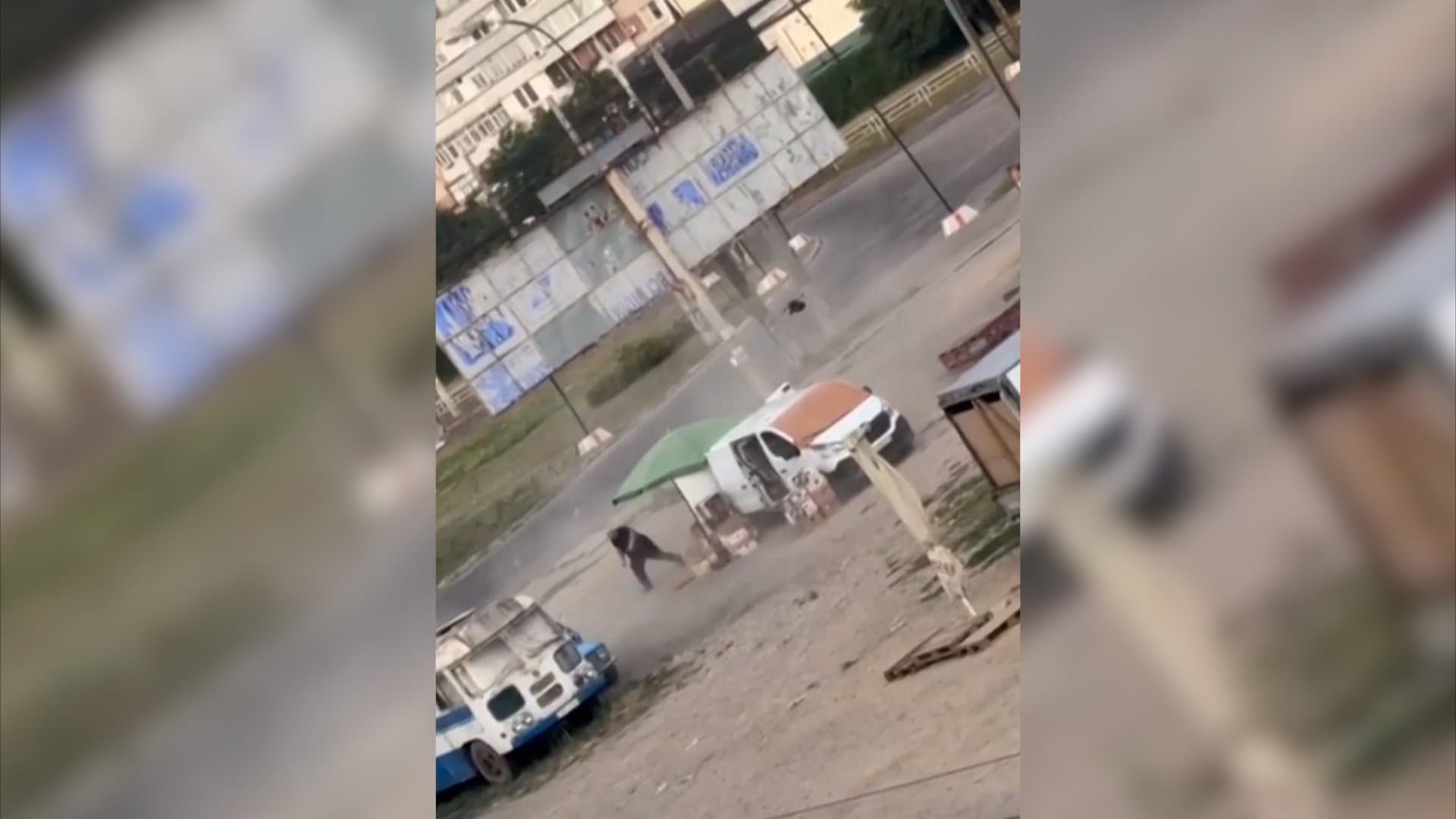 Дрон переслідував чоловіка на ринку в Херсоні й вибухнув — 52-річний поранений