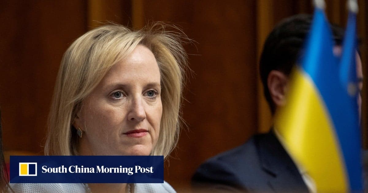 Виконувач обов'язків посла США в Києві Джулі Девіс іде з посади та виходить на пенсію