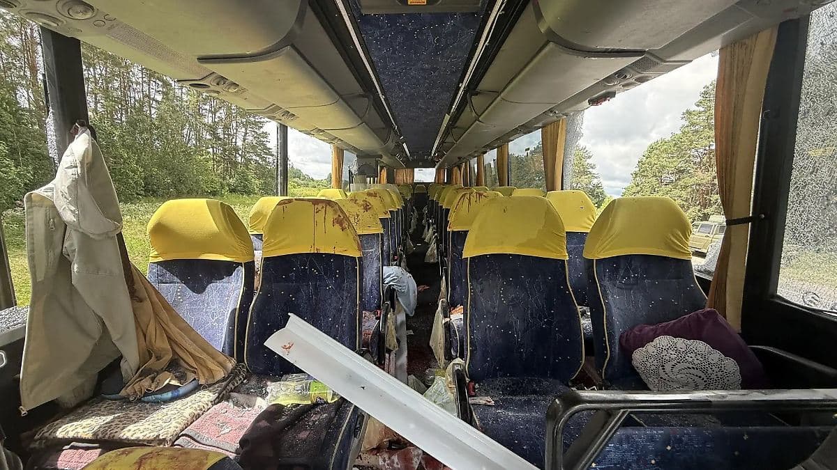 Дрон вдарив по автобусу з дитячою командою у Брянській області: одна загибла